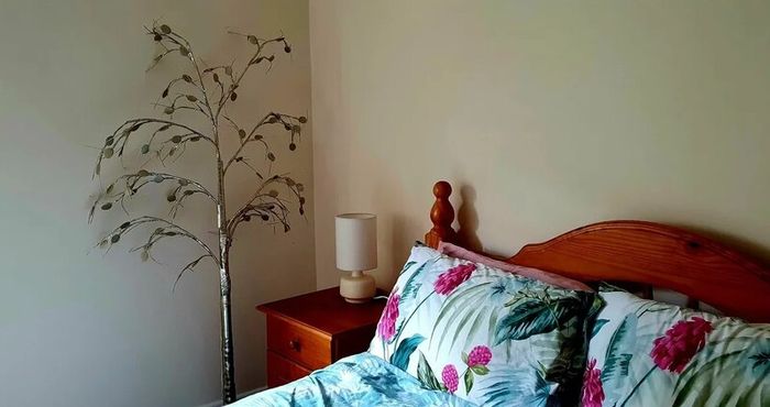 6ft LED Decorative Tree Lamp - Working - Minor Repair
