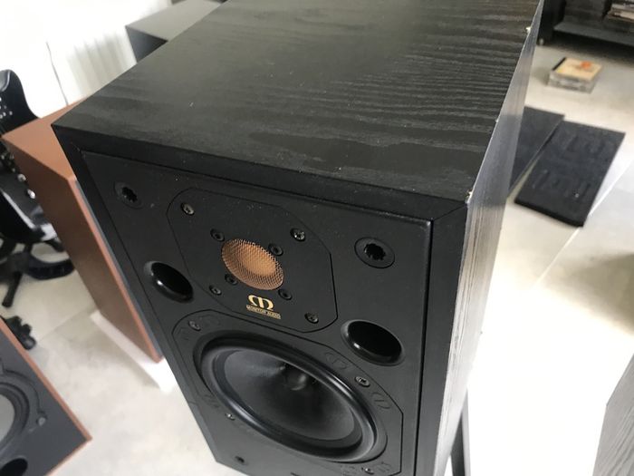 Stunning Monitor Audio MA201 vintage Hifi speakers, gold tweeters,