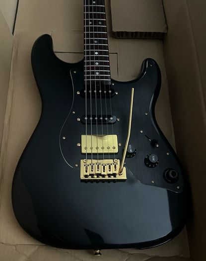 Electric Guitar Stratocaster Mooer GTRS Standard 900 W  Electric Guitar with Integrated GTRS Intelligent multi effects Process System and Wireless Transmitter