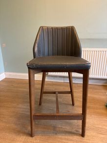 Free - 4 kitchen island stools