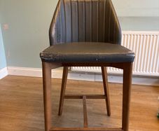 Free - 4 kitchen island stools