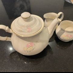 Reduced Sadler Vintage English three piece set matching teapot sugar bowl and jug