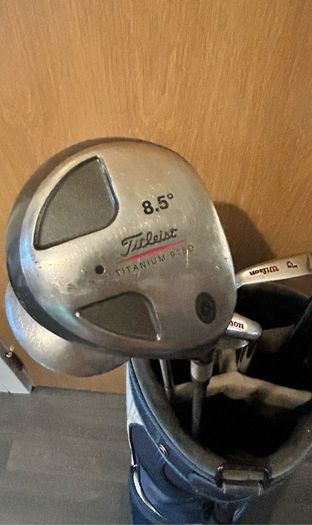 Full beginner golf set Titleist and Wilson with bag and golf balls