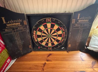 winmau blade 3 dart board with case