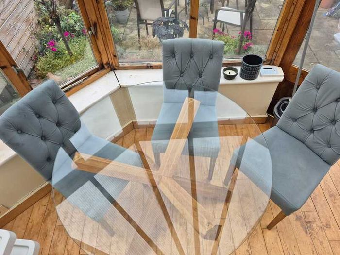 Dining Table & 6 Chairs