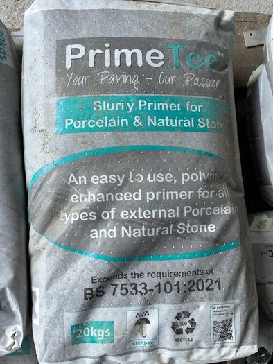 Primer for porcelain or natural stone
