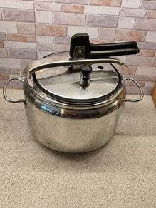Aeternum 5L Stainless Steel Pressure Cooker - Made in Italy (Induction Ready)