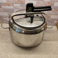 Aeternum 5L Stainless Steel Pressure Cooker - Made in Italy (Induction Ready)