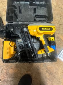 Dewalt 2nd Fix Nail Gun
