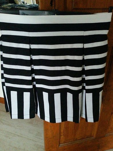 Black and White Moschino skirt NEW