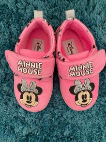 Minnie Mouse slippers, size 8 (25-ish)