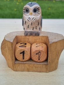 Wooden perpetual calendar (block style) with an owl motif