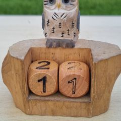 Wooden perpetual calendar (block style) with an owl motif