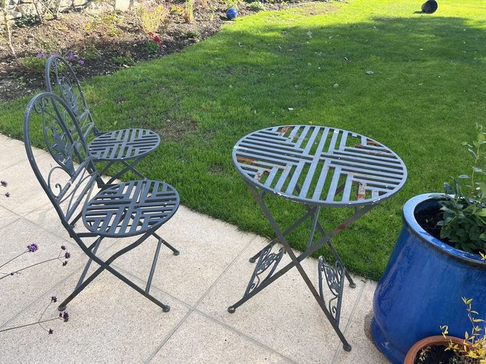 free table and chairs