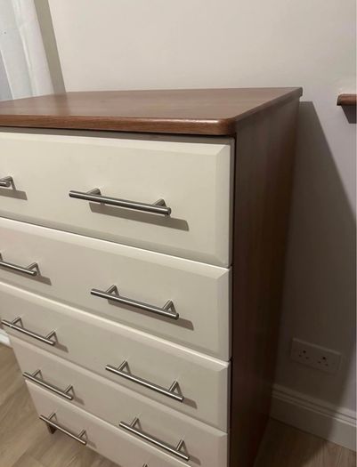 Chest of drawers