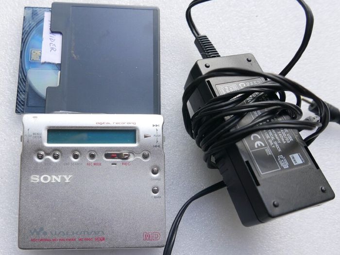 Sony MD Walkman - Portable MiniDisc Player - Silver (MZ-R900) - works well.