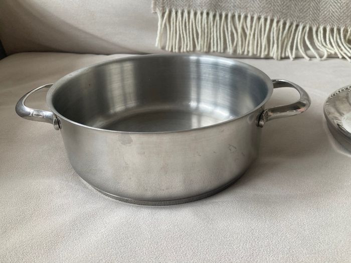 Stainless steel cooking pot - small