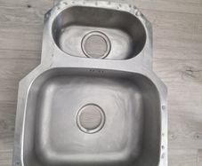 Under worktop Two bowl kitchen sink in great condition