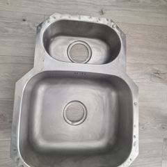 Under worktop Two bowl kitchen sink in great condition