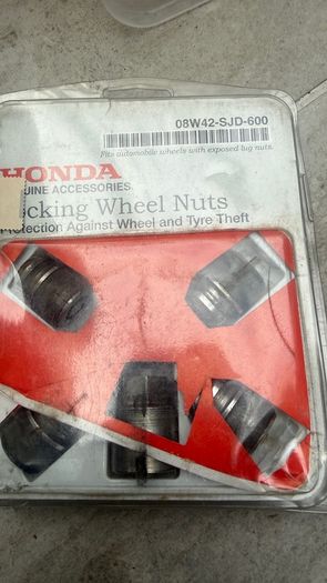 locking wheel nuts Honda