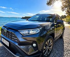 2025 Rav4 2.5 Hybrid Sol | Luxury Trim |  33 Km