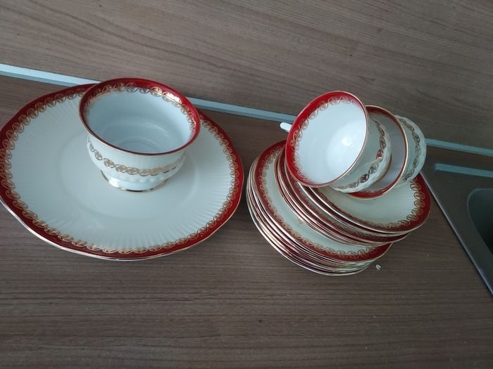 Mayfair Elizabethan China Replacements 16 Piece