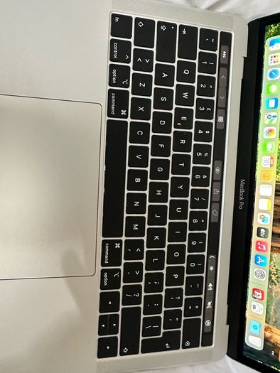2019 MacBook Pro 13" I7 16/512gb