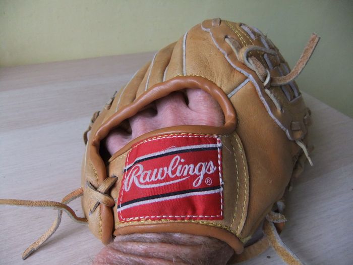 Old Rawlings Baseball Glove