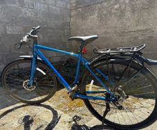 Giant Escape 3 Disc Bike in excellent conditions. Size M