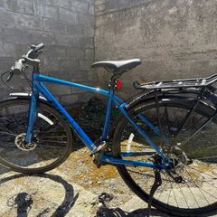 Giant Escape 3 Disc Bike in excellent conditions. Size M