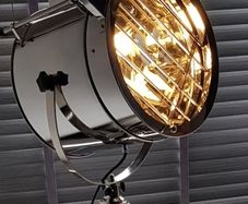 Tripod floor lamp