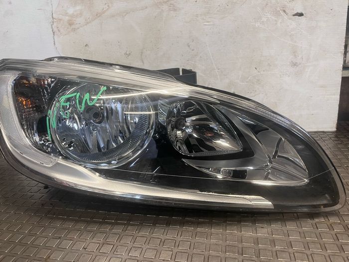 Volvo V60/S60 headlight 31420272