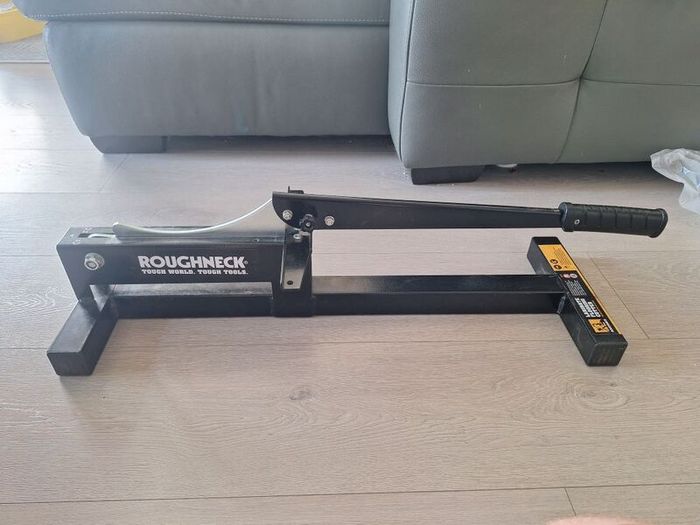 Laminate cutter (guillotine)