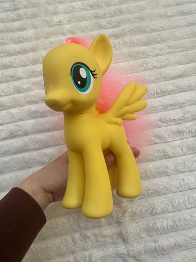 My Little Pony Styling approx. 21 cm.  Fluttershy Brushable Pony 2013 Used Please see photos