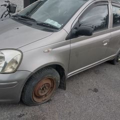 breaking Yaris 05