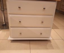 chest of drawers