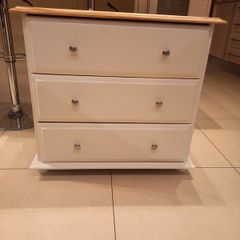 chest of drawers