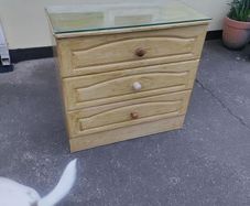 chest of drawers