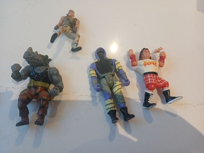 Mixed action figures