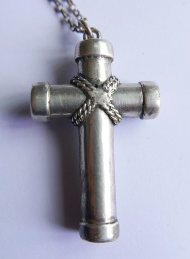 Vintage 925 Sterling Silver large Cross Pendant and Chain length 20" - 22g