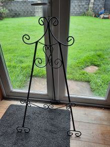 Decorative black metal display easel