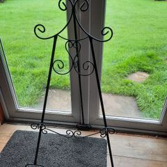 Decorative black metal display easel