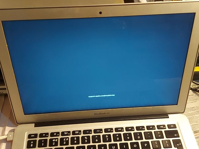 Apple MacBook Air, Model A1466, 13 inch, Needs Ram, has no Ram, excellent condition otherwise
