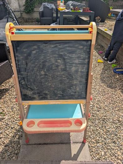 kids art easel