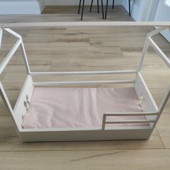 Free dolls bed