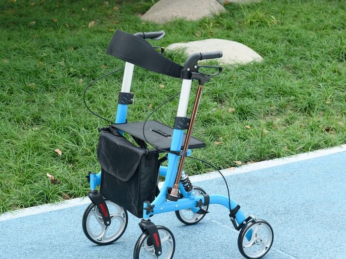 4 Wheel Rollator with Seat and Back, Lightweight Folding Mobility Walker with Large Wheels, Carry Bag, Adjustable Height, Aluminium Walking Frame with Dual Brakes for Seniors, Blue