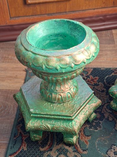 2 Garden Concrete Urns with Removable Bases not too big but beautiful for outside, has draining holes also