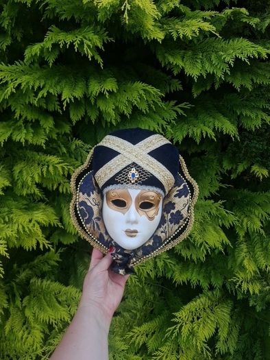 27cm blue venitian mask postage possible