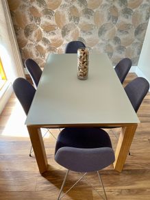 Extendable Dining Table - Solid wood and tempered glass