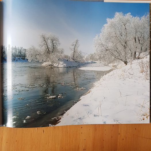 Photographic Book. Manitoba Seasons  In Beauty. Signed By The Author Robert R. Taylor. By R